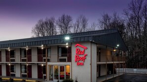 Exterior - Red Roof Inn Fredericksburg North (Fredericksburg)