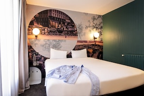 Premium bedding, in-room safe, desk, laptop workspace