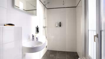 Standard Room, 1 Double Bed | Bathroom