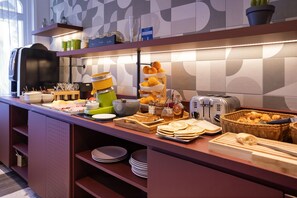 Free daily buffet breakfast 