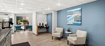 HomeTowne Studios by Red Roof East Lansing - Okemos