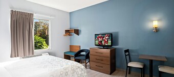 HomeTowne Studios by Red Roof East Lansing - Okemos