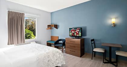 HomeTowne Studios by Red Roof East Lansing - Okemos