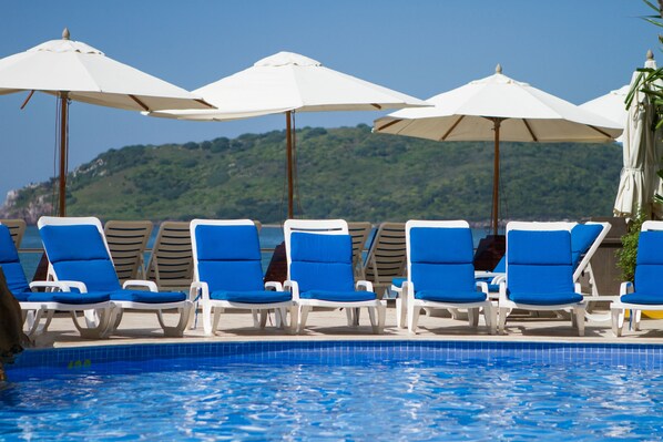 Outdoor pool, pool loungers