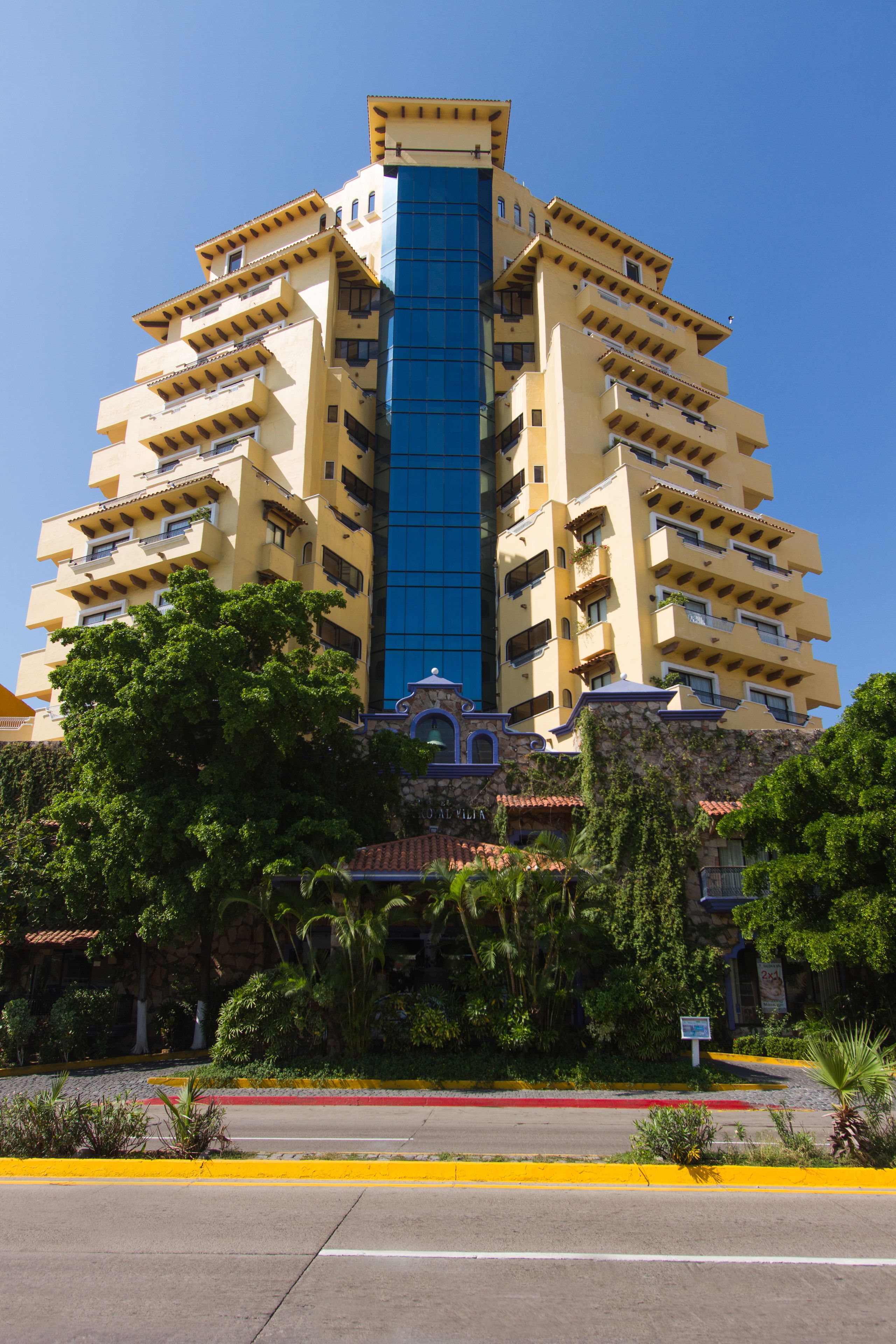 Vista frontal de la propiedad