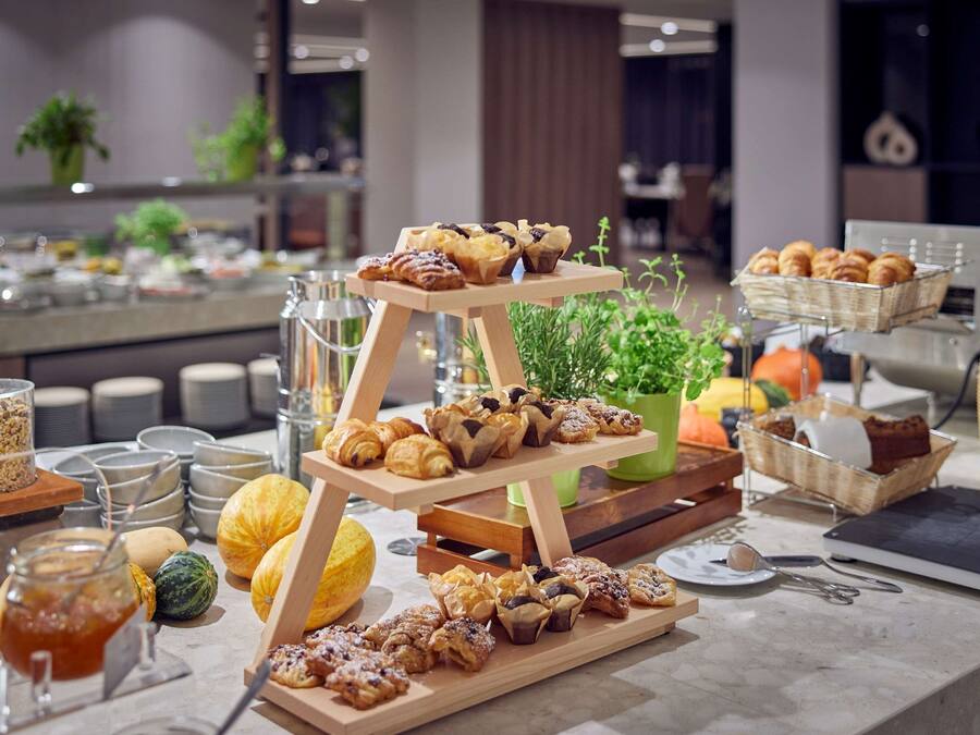 Desayuno buffet diario (EUR 29 por persona)