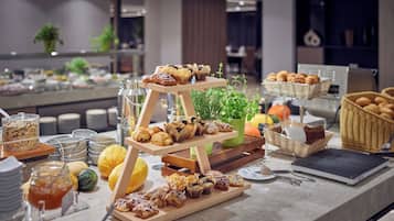 Frukostbuffé varje dag (EUR 29 per person)