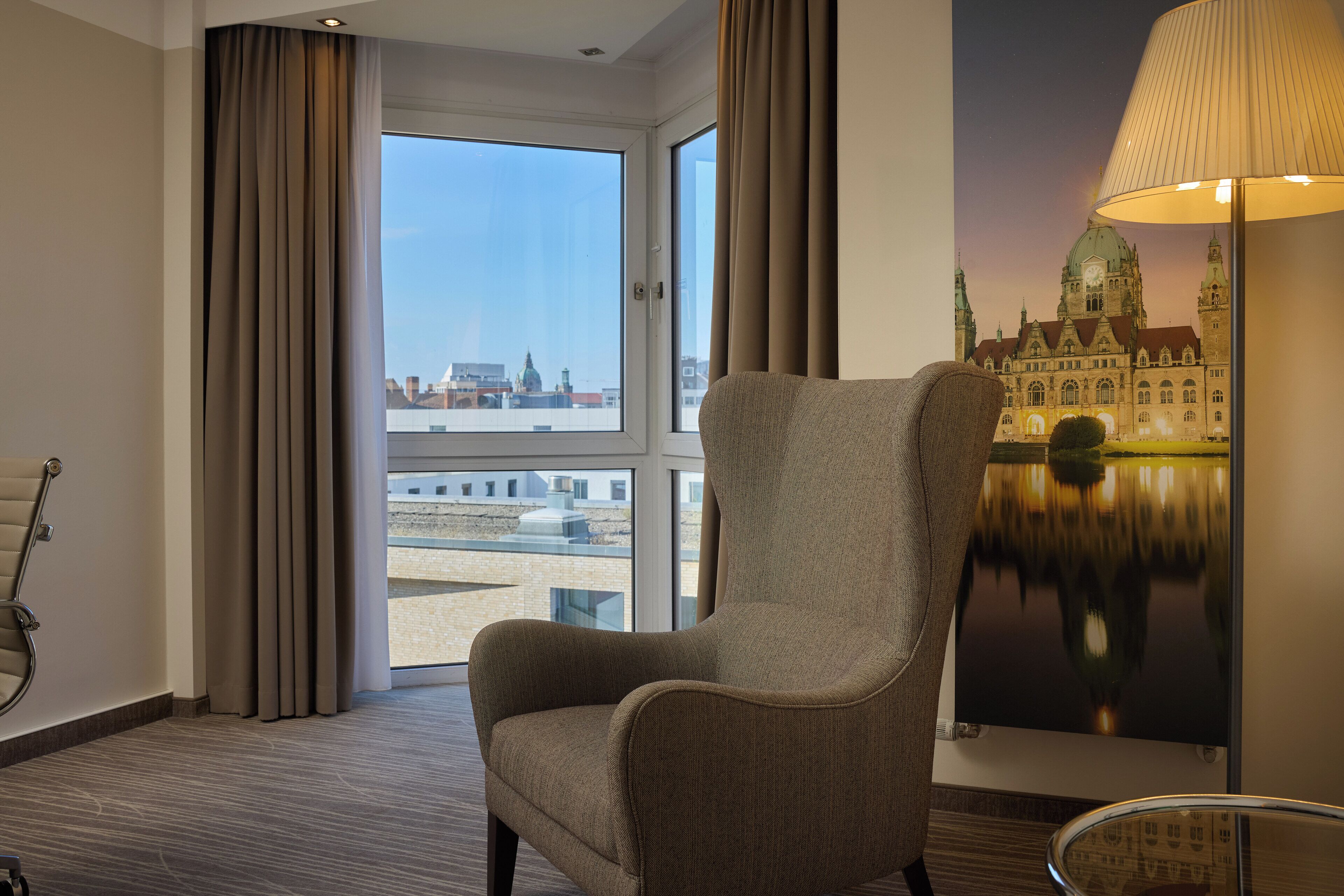 Kamar Deluks, 1 Tempat Tidur King | Seprai premium, selimut bulu angsa, bantalan ekstra lembut, dan brankas