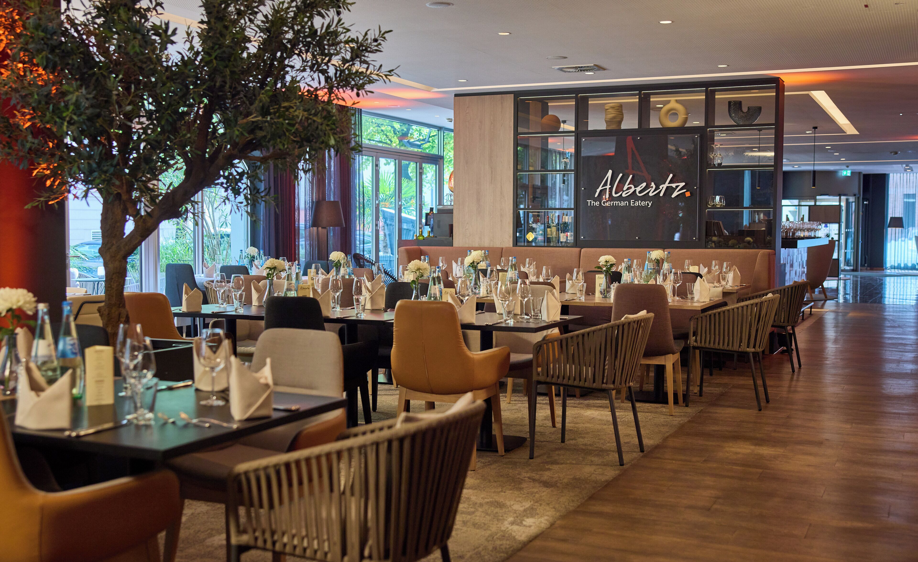 Der serveres frokost og aftensmad