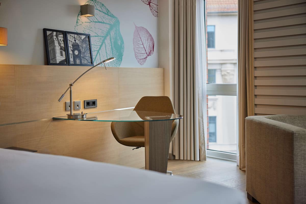 egyptian cotton sheets, premium bedding, down duvets, pillow-top beds