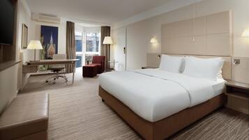 Room, 1 Queen Bed, Accessible | Premium bedding, down comforters, pillowtop beds, in-room safe