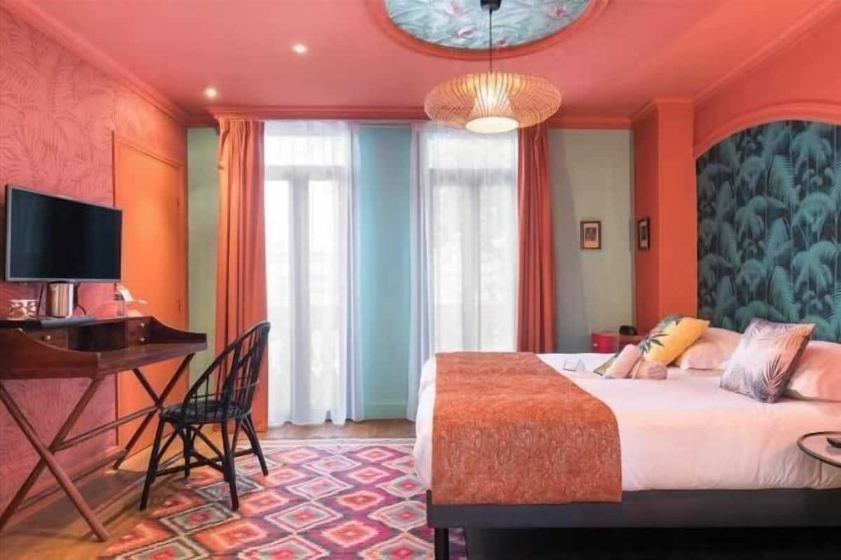 Premium bedding, minibar, in-room safe, soundproofing