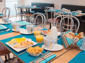 Daily buffet breakfast (EUR 13.50 per person)