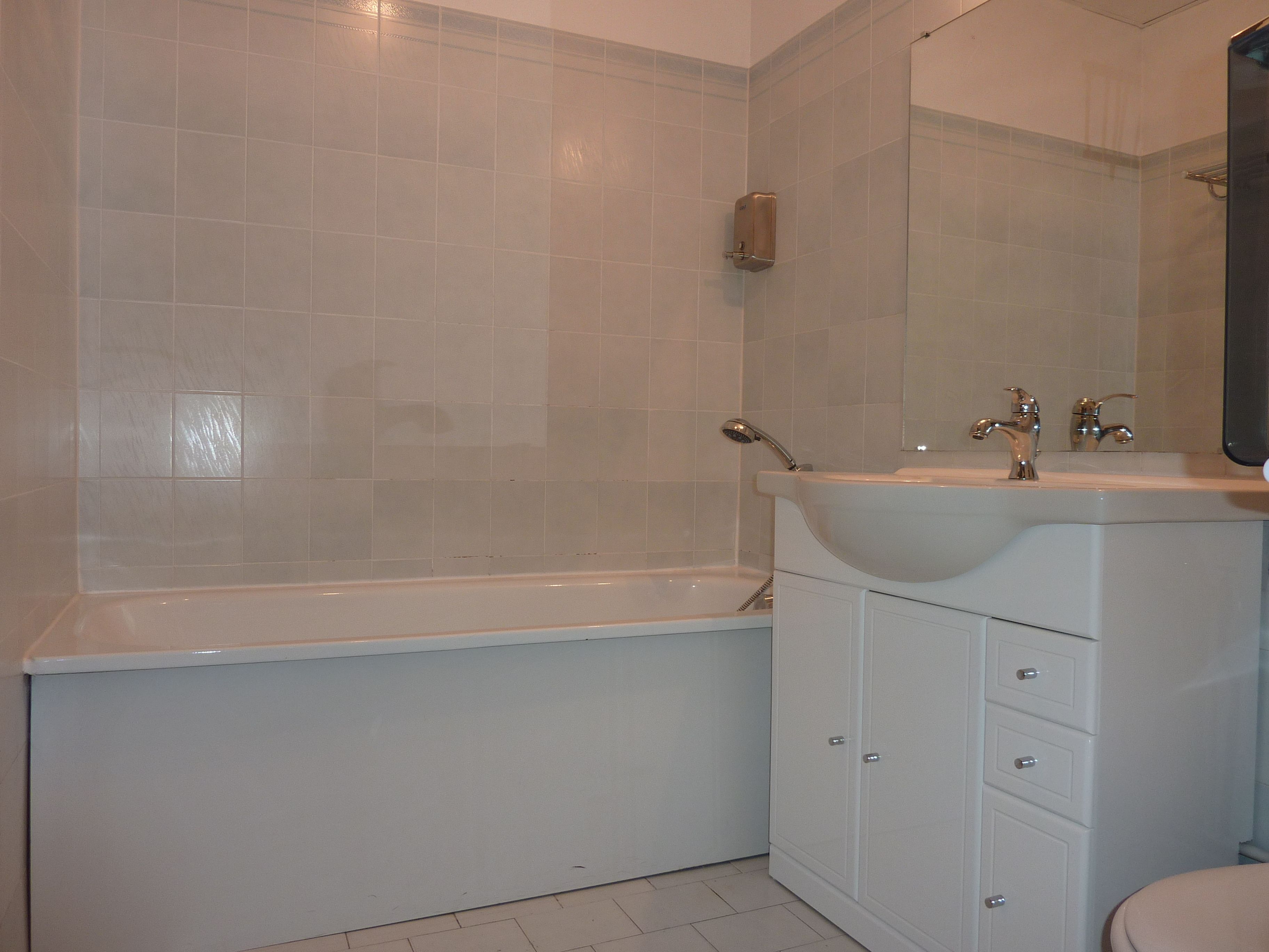 family suite | bathroom | hair dryer, towels