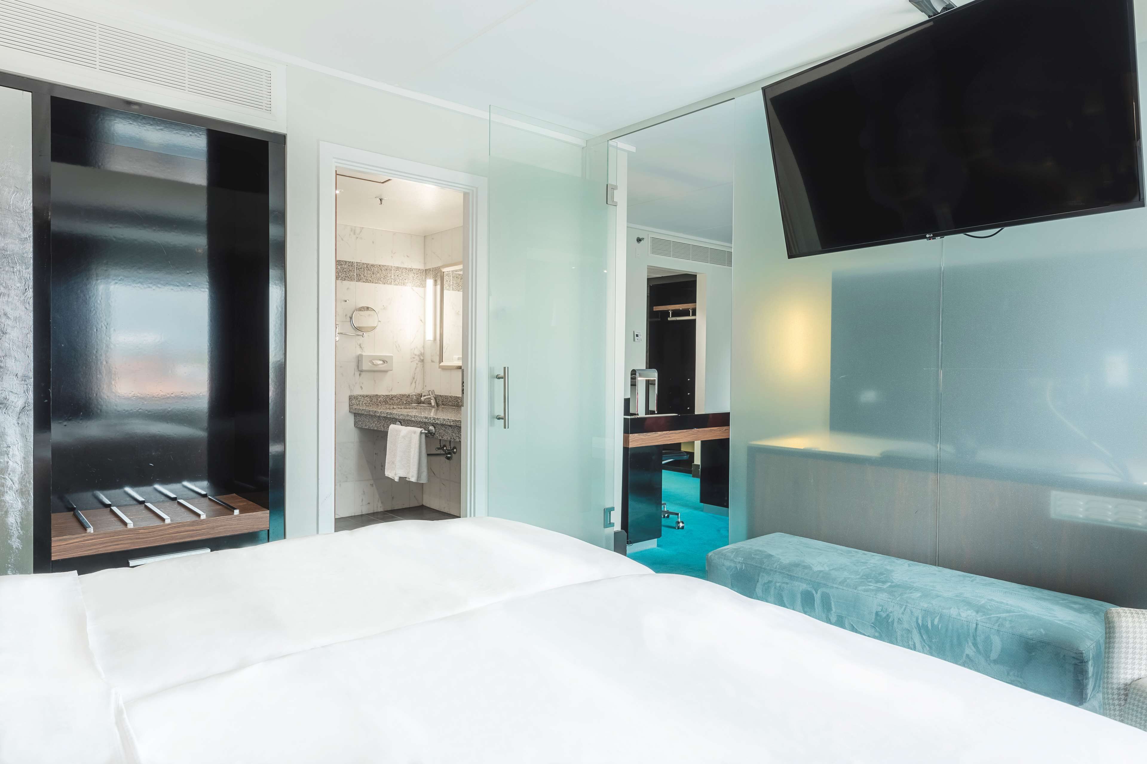 junior suite | in-room business centre