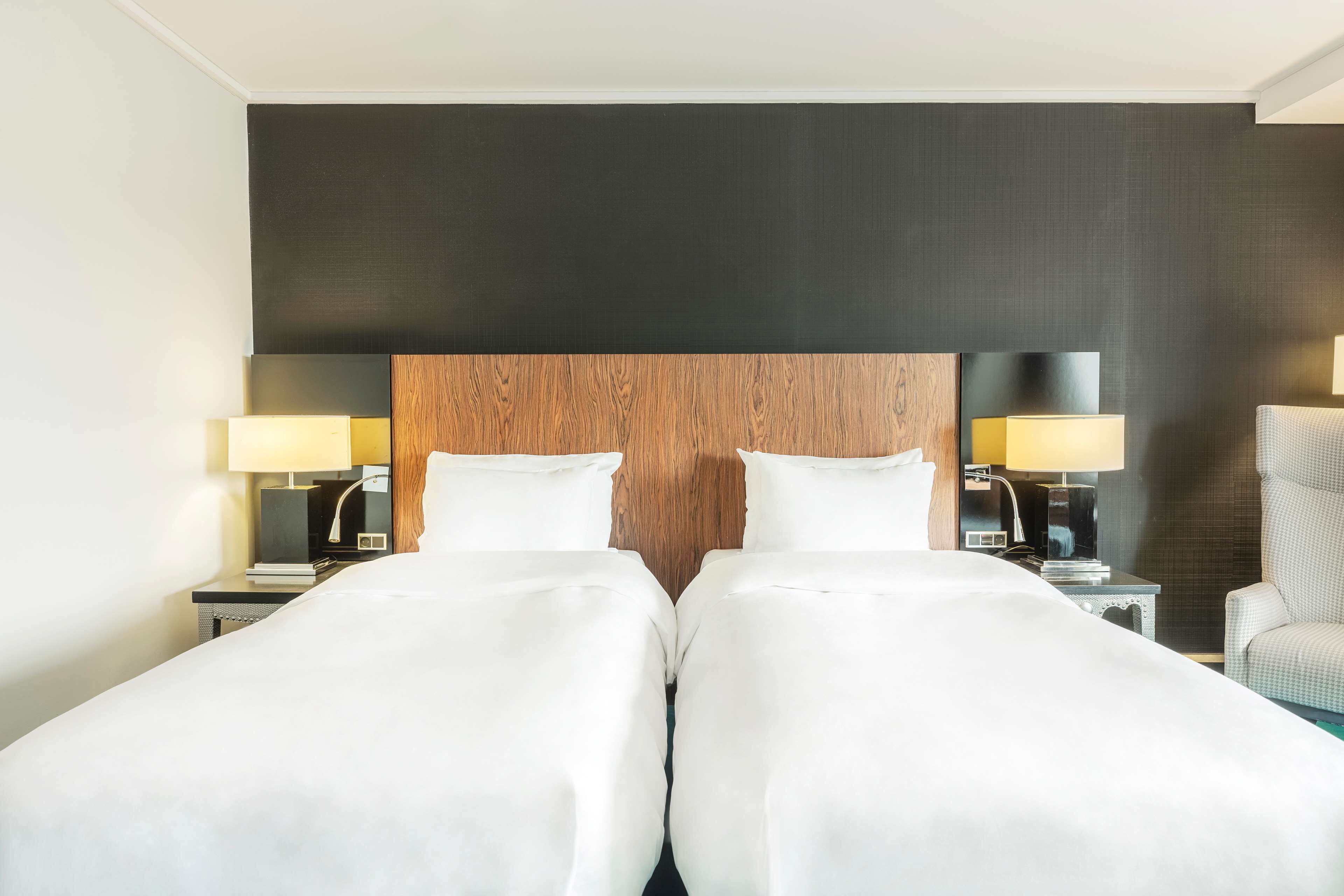 Hypo-allergenic bedding, minibar, in-room safe, desk