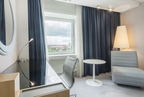Superior-Zimmer, Stadtblick (High Floor) | Businesscenter im Zimmer