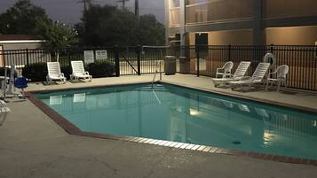 Piscina externa sazonal