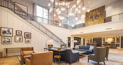 Knott's Hotel