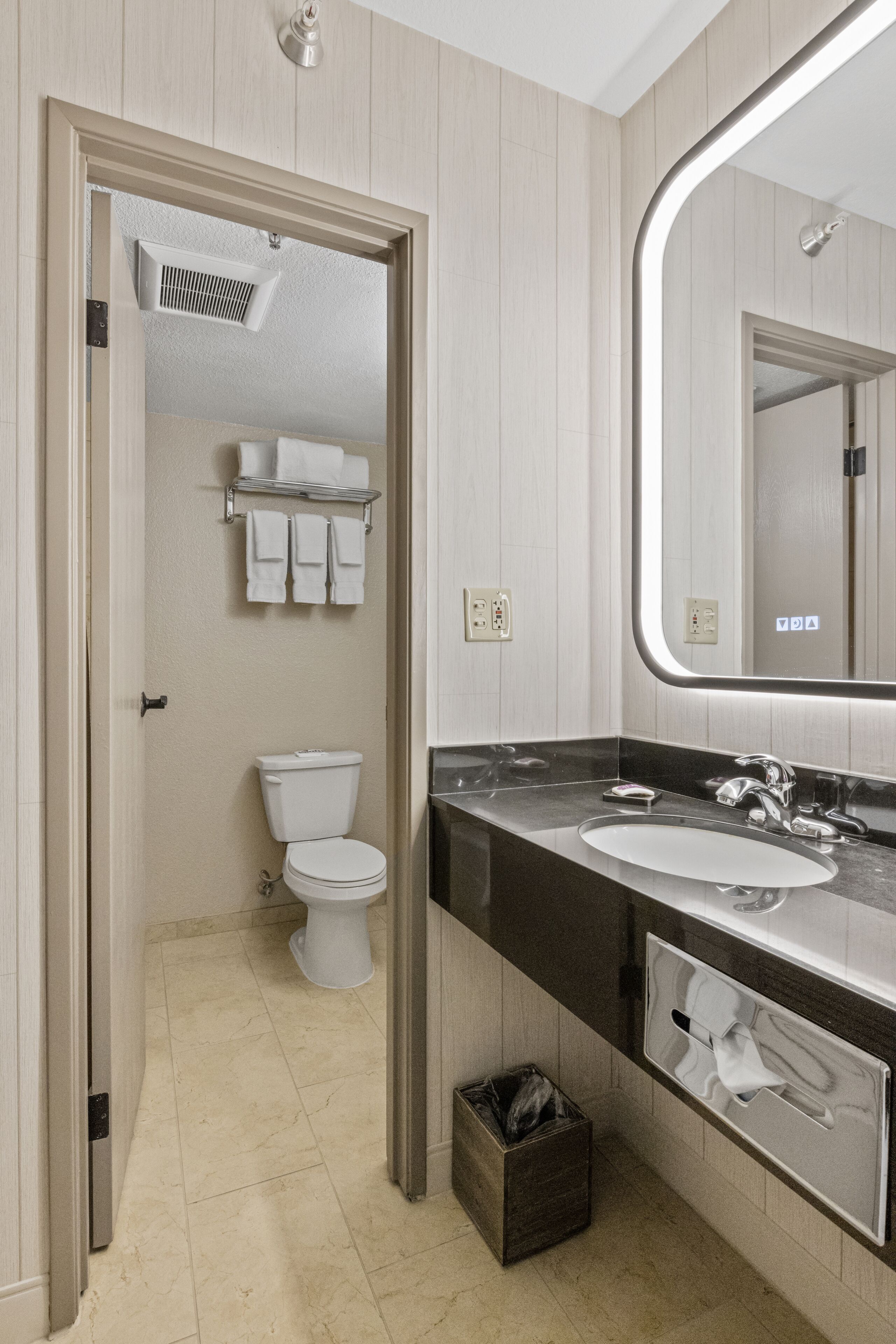 combined shower/bathtub, eco-friendly toiletries, hair dryer, towels