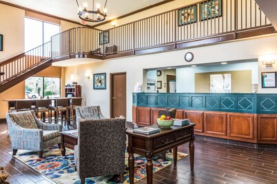 Quality Suites Paducah I-24