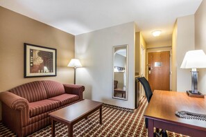 Suite, 1 King Bed, Non Smoking | 1 bedroom, desk, soundproofing, iron/ironing board - Quality Suites Paducah I-24 (Paducah)