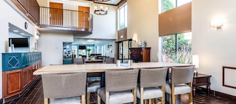 Quality Suites Paducah I-24