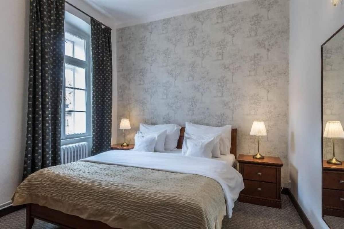 Premium bedding, minibar, in-room safe, laptop workspace