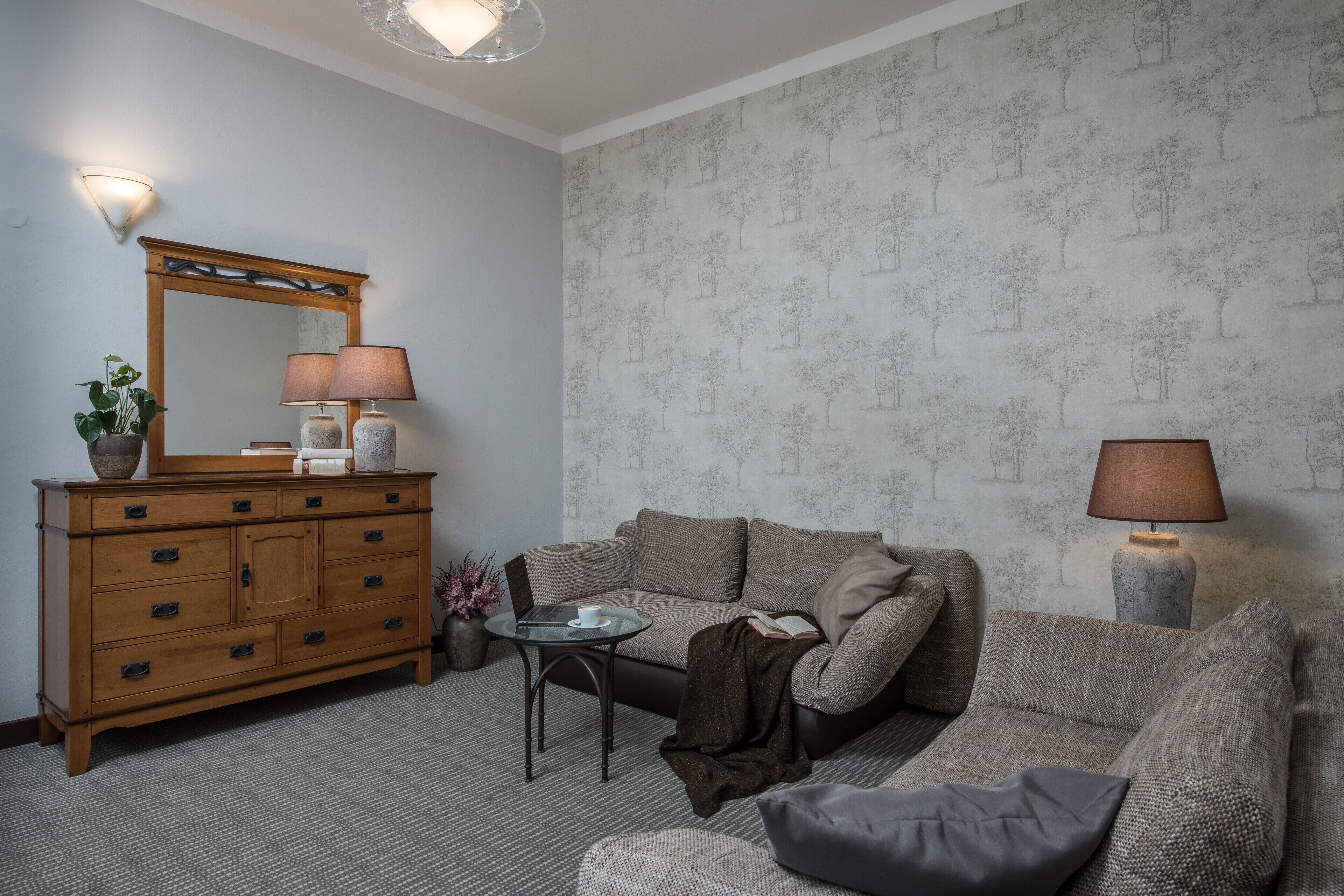 suite | premium bedding, minibar, in-room safe, laptop workspace