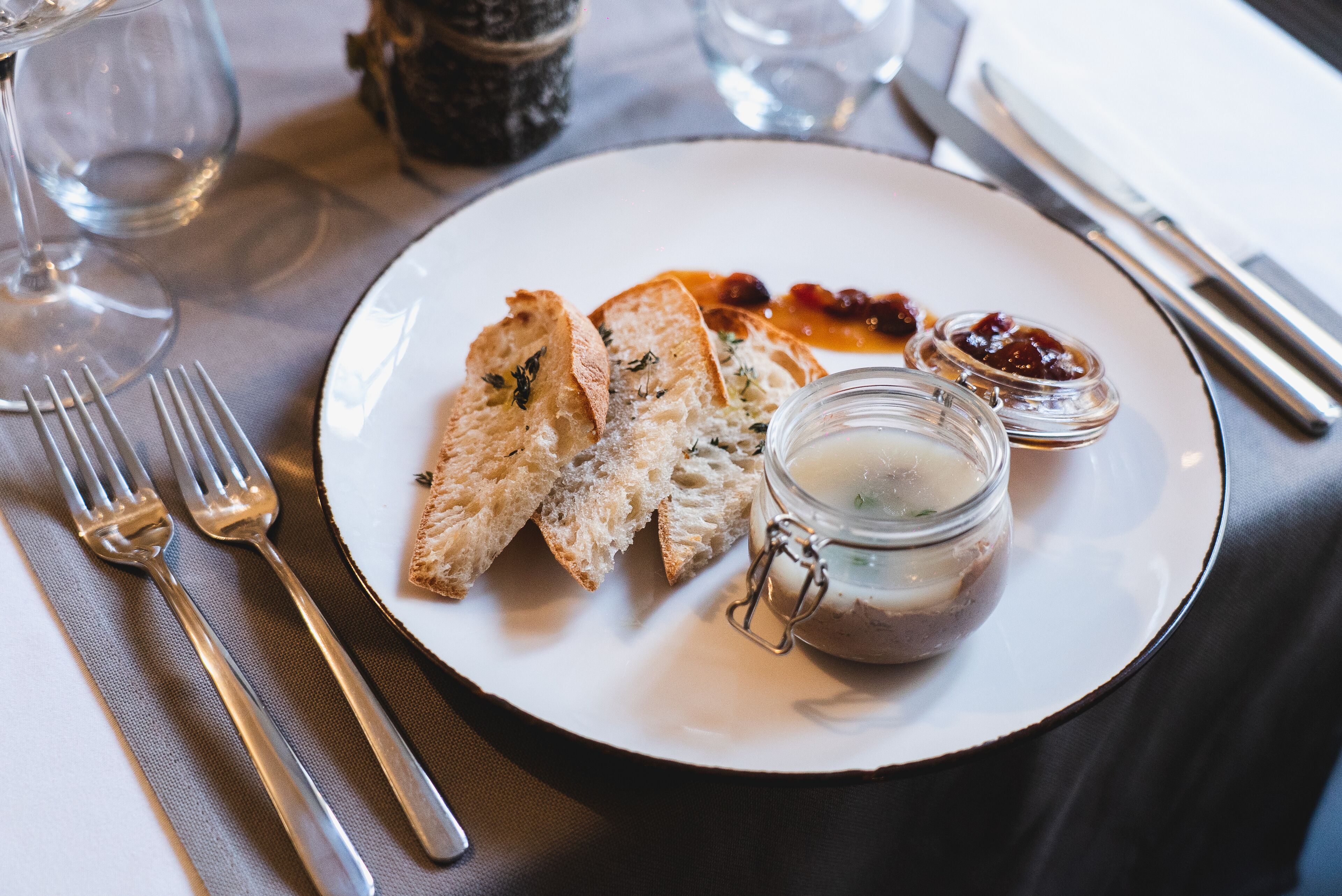 free buffet breakfast