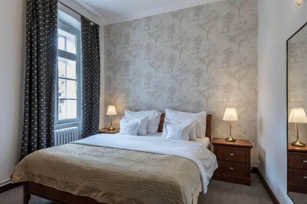 Premium bedding, minibar, in-room safe, laptop workspace