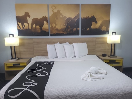 Ropa de cama de alta calidad, colchones con pillow-top y escritorio