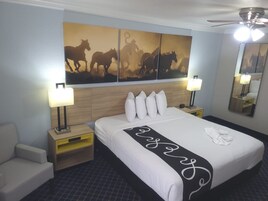 Room, 1 King Bed, Non Smoking | Premium bedding, pillowtop beds, desk, laptop workspace