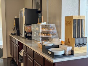 Petit déjeuner en libre-service compris tous les jours