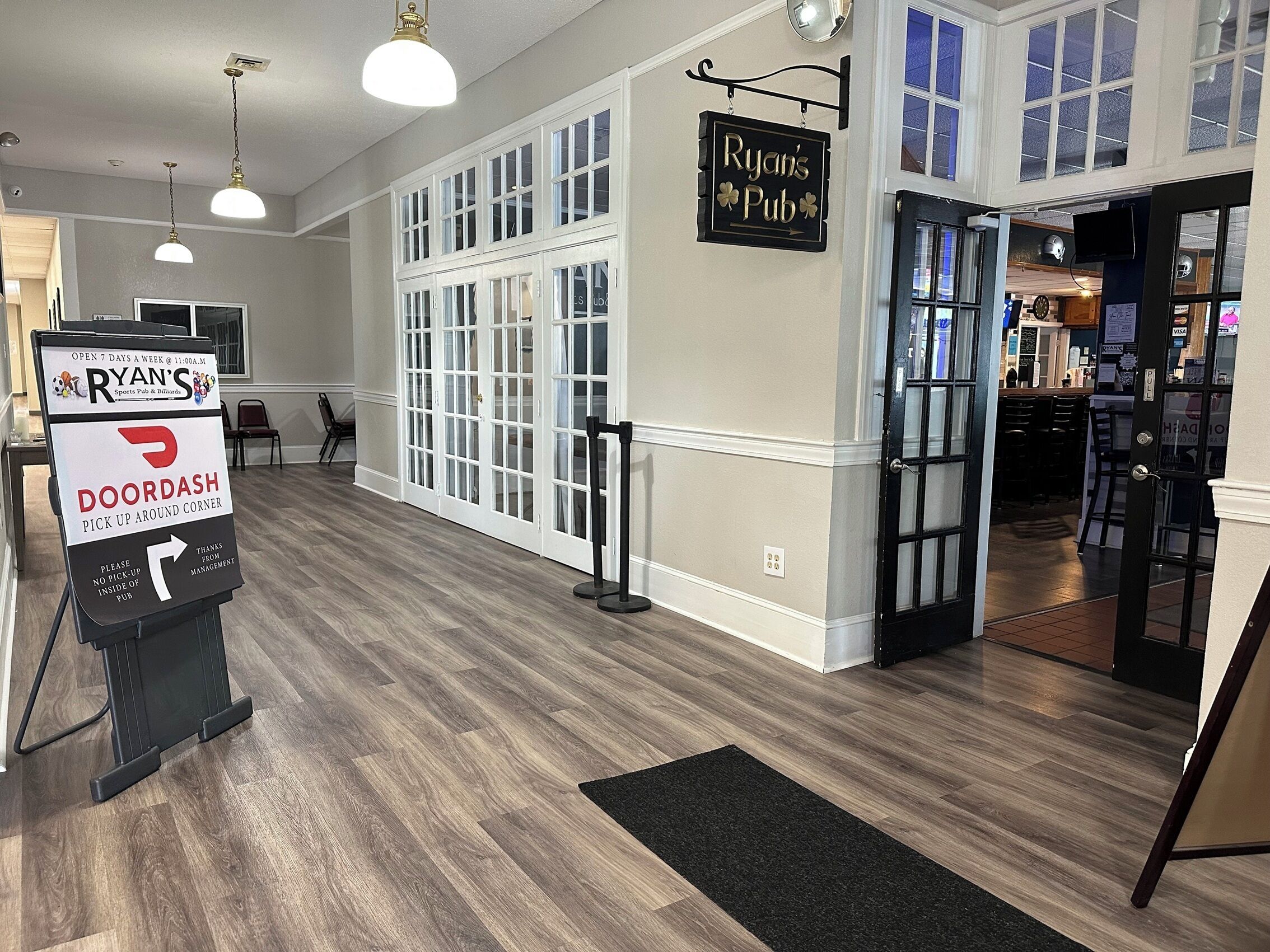 Lunch and dinner served