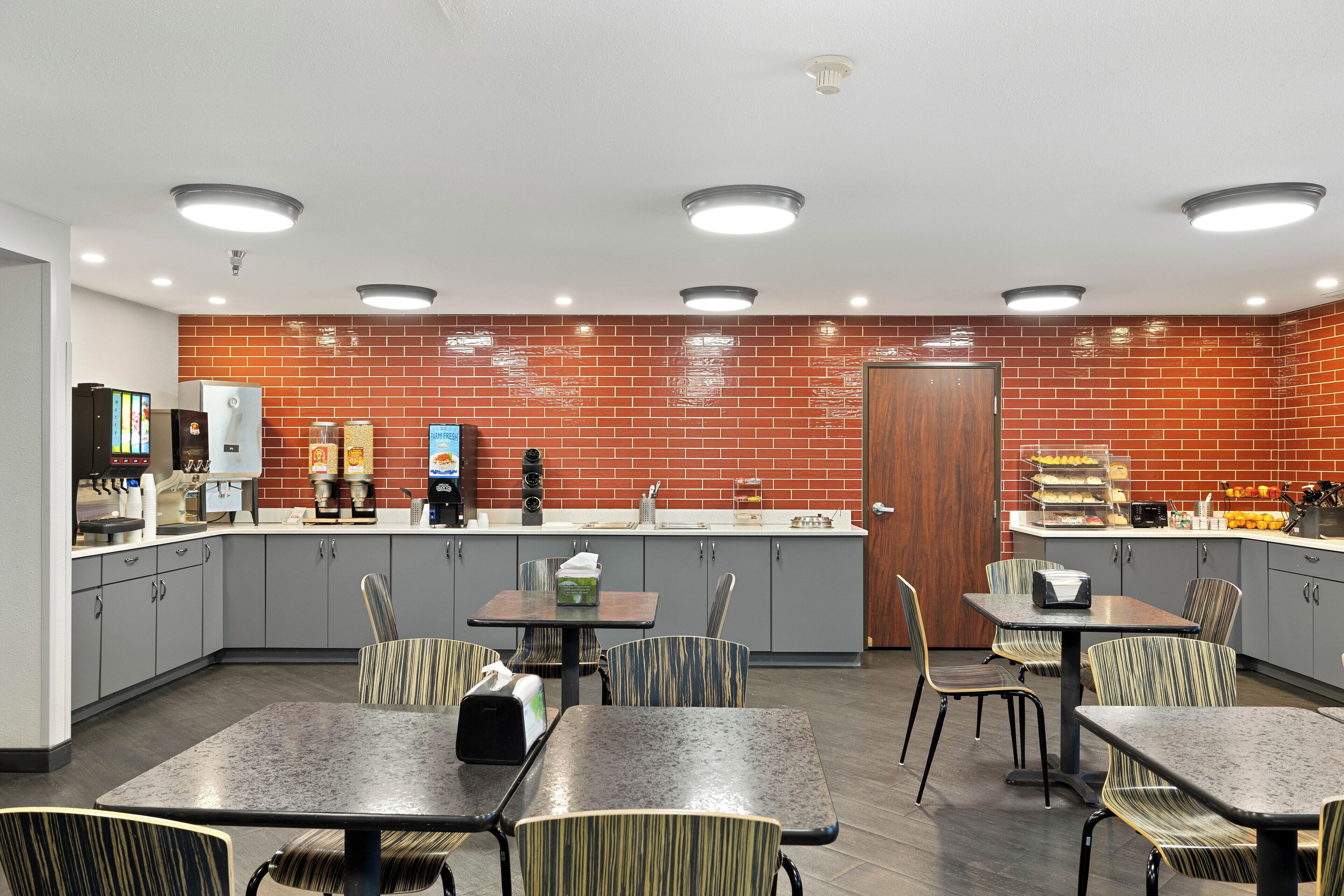 free daily continental breakfast