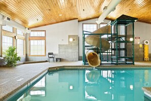 室内游泳池