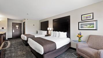 Rom – standard, 2 queensize-senger (2 Queen Beds) | Safe på rommet, blendingsgardiner og strykejern/-brett