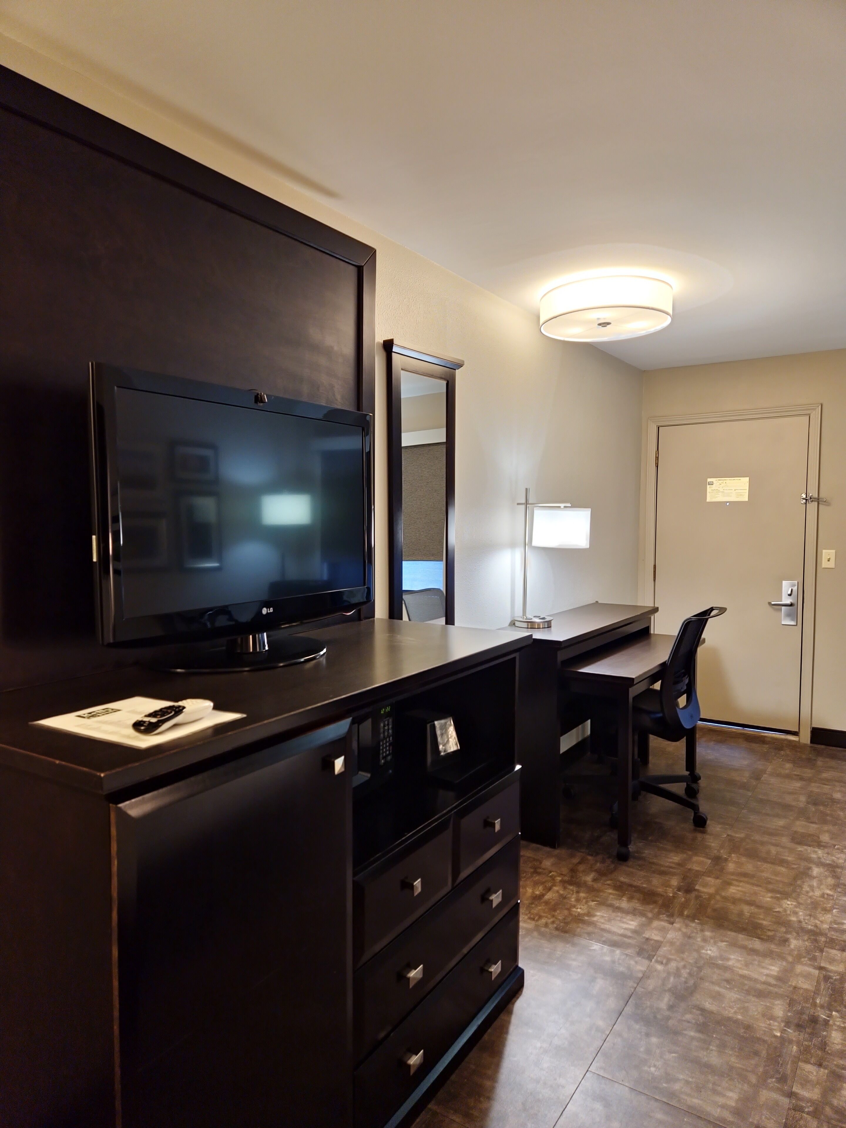 standard room, 1 king bed (first floor 1 king bed) | in-room safe, blackout curtains, iron/ironing board, free wifi