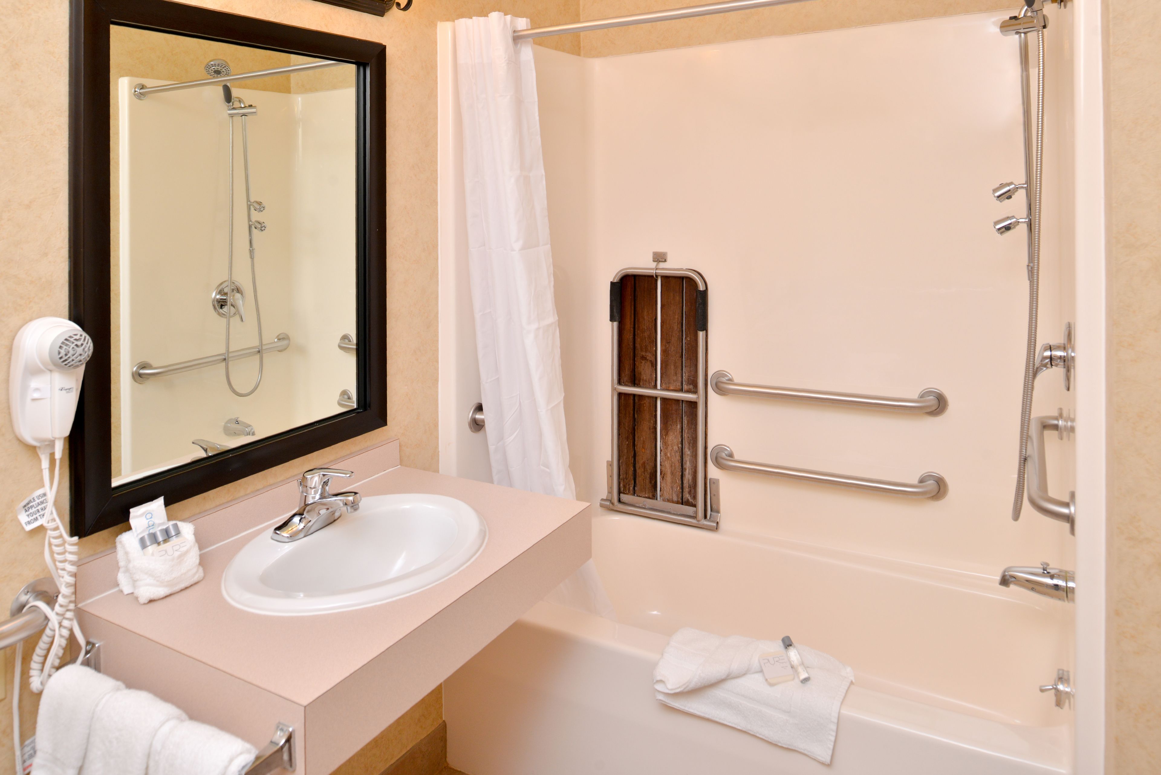 combined shower/bathtub, free toiletries, hair dryer, towels