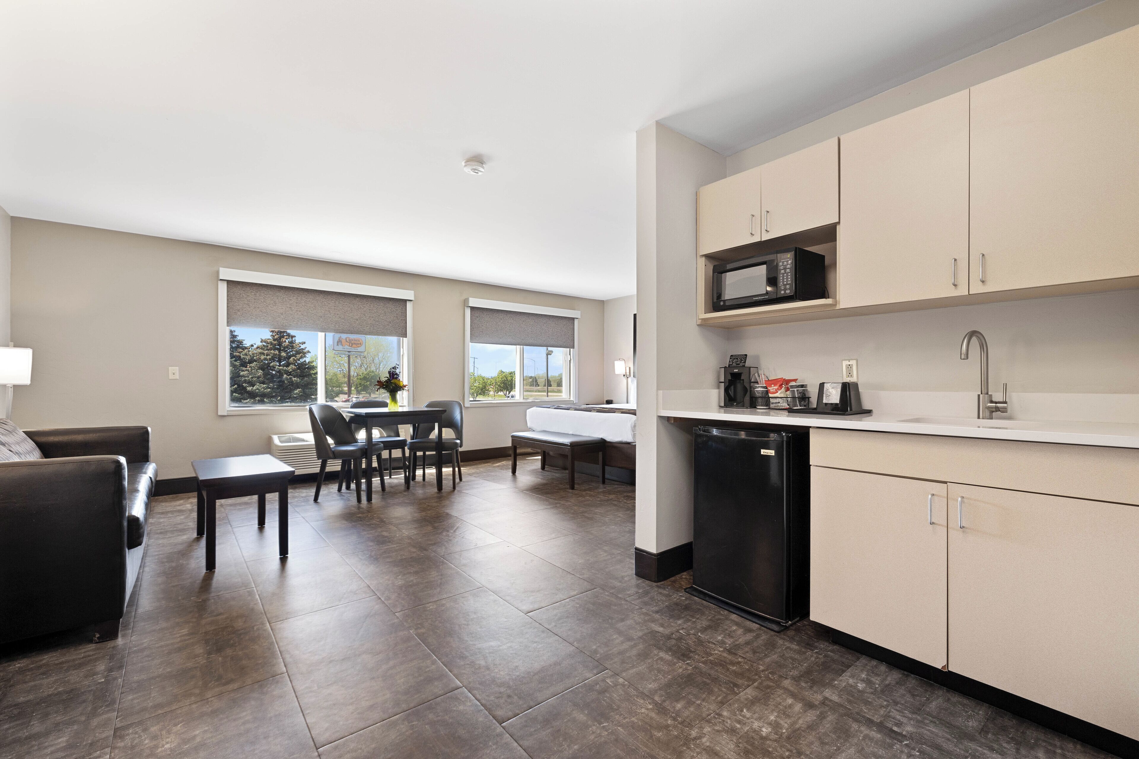 suite, 1 king bed (junior king suite) | in-room safe, blackout curtains, iron/ironing board, free wifi