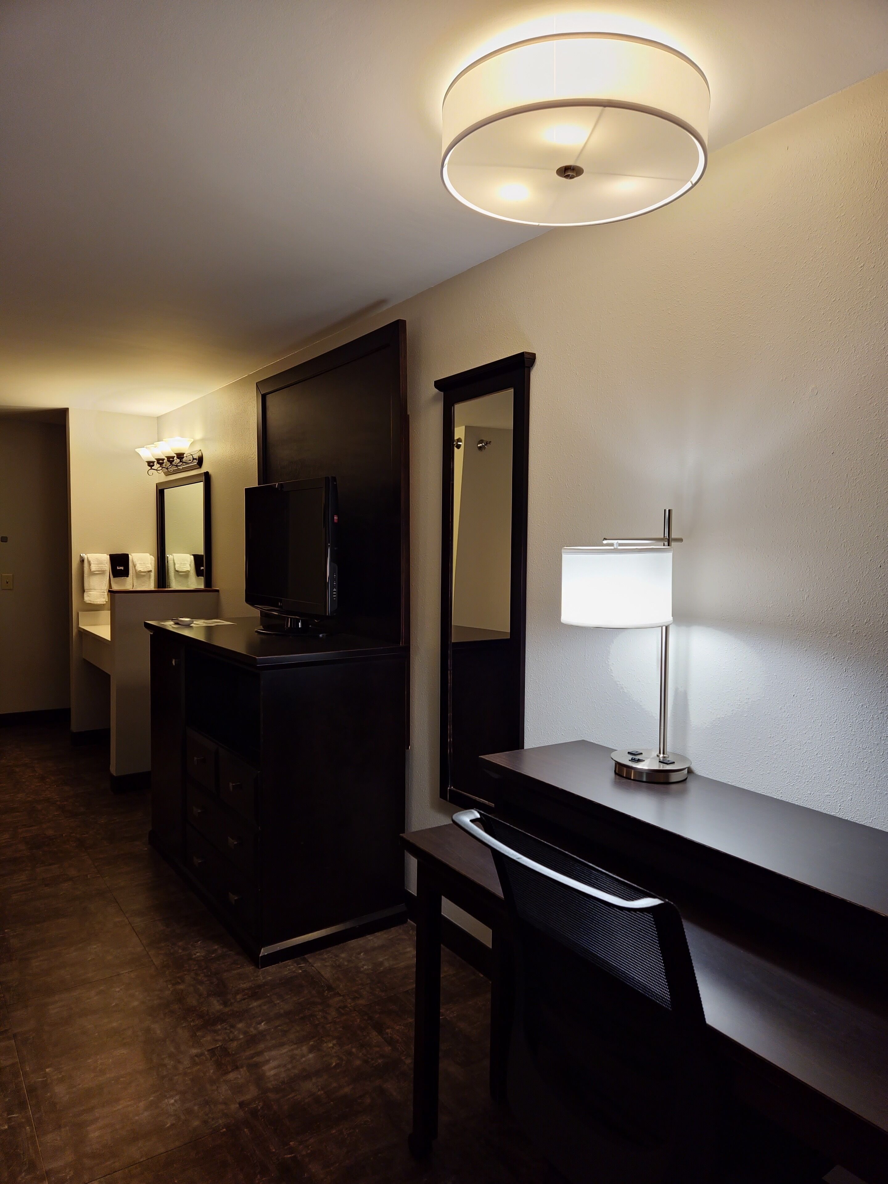 standard room, 1 king bed (first floor 1 king bed) | in-room safe, blackout curtains, iron/ironing board, free wifi