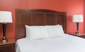 Premium bedding, in-room safe, desk, free cribs/infant beds - Hampton Inn Lubbock (Lubbock)