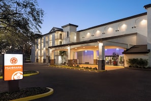 Front of property - Mai Hana Hotel & Suites (Orlando)
