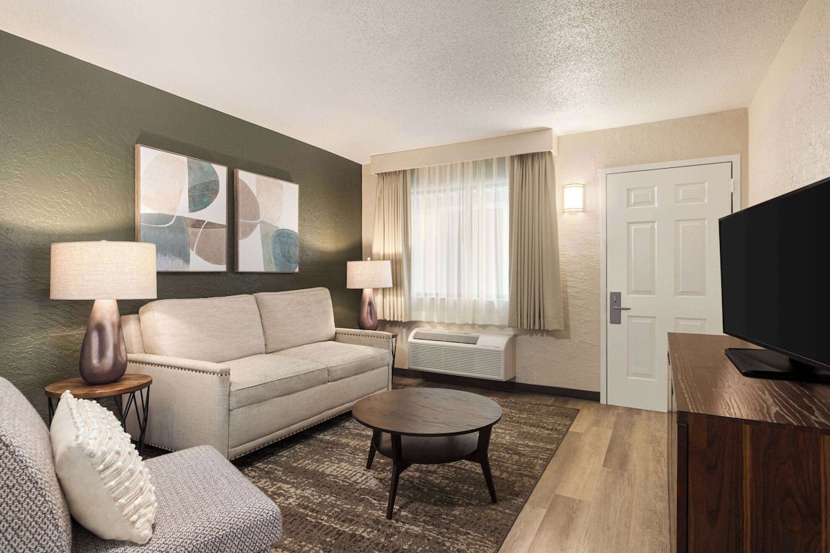 Family Suite, 1 King Bed with Sofa bed, Non Smoking | Hypo-allergenic bedding, in-room safe, desk, laptop workspace