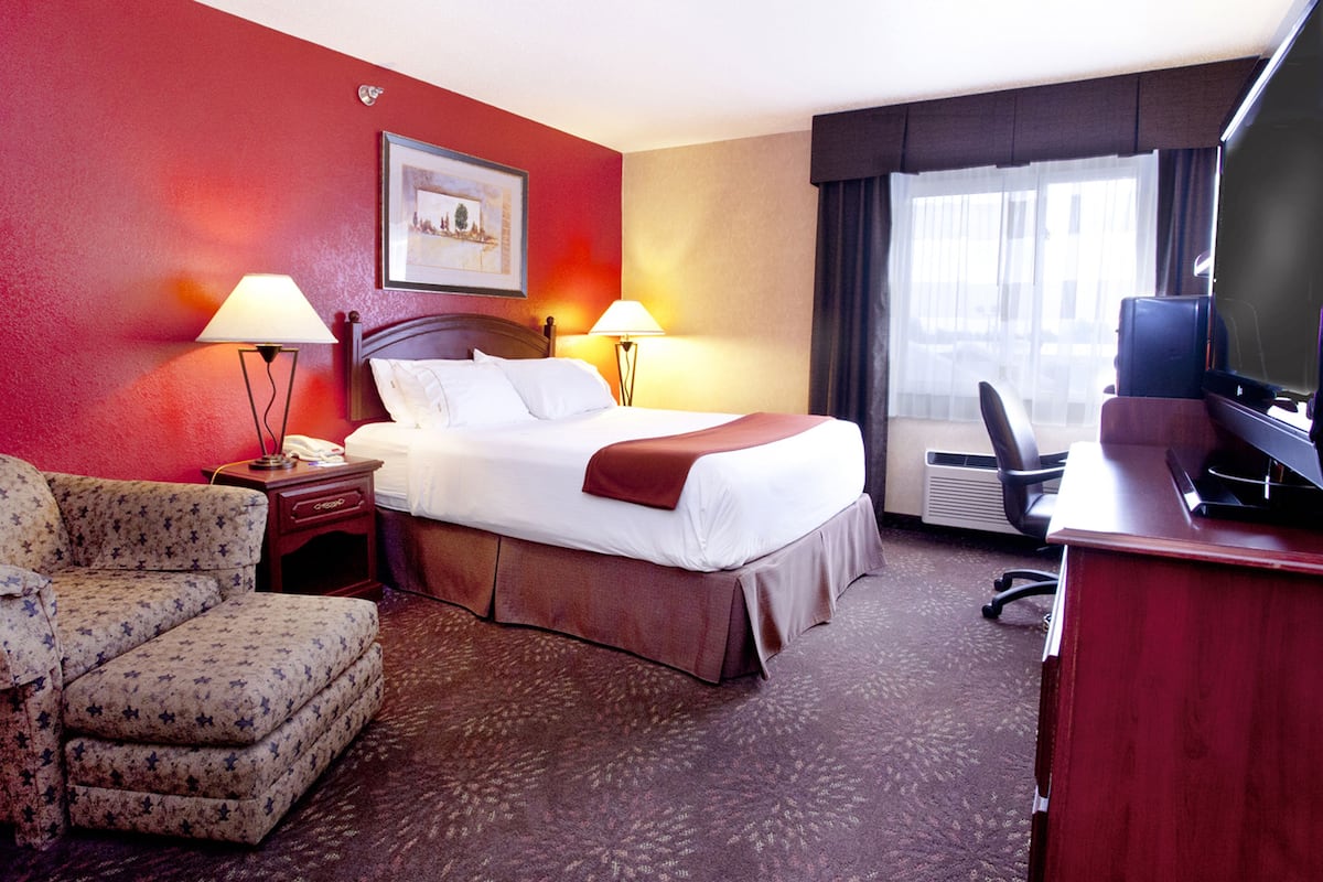 1 bedroom, premium bedding, down duvets, in-room safe