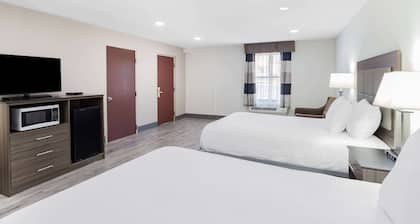 Ramada by Wyndham Hendersonville