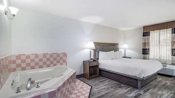 Deluxe Suite, 1 King Bed, Non Smoking