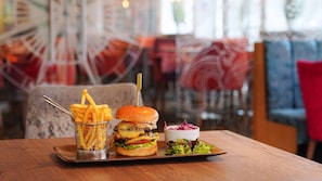Breakfast, lunch and dinner served - Gomersal Park Hotel (Cleckheaton)