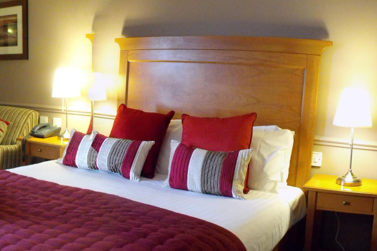 Standard Double Room | Hypo-allergenic bedding available, desk, iron/ironing board, WiFi (free)